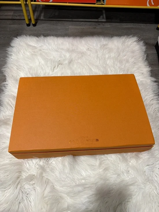 Louis Vuitton Orange Signature Gift Box - Picture 5 of 8